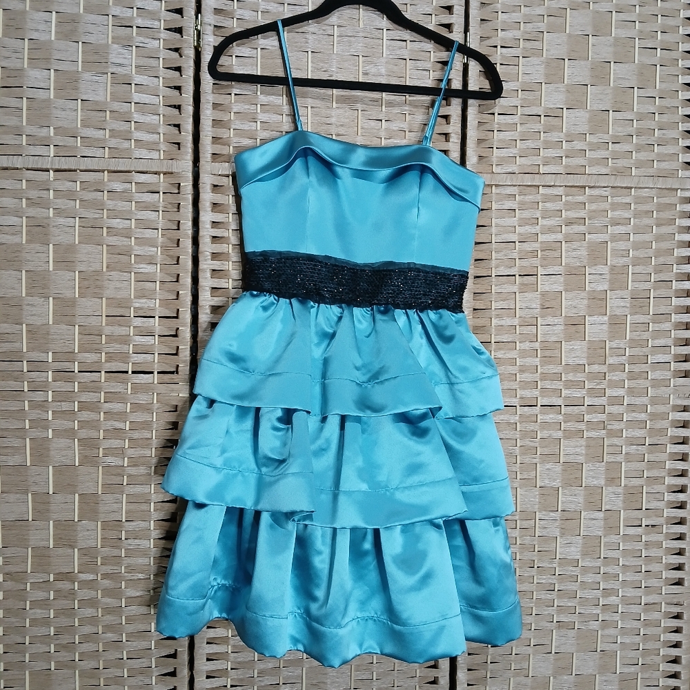 BCBG Paris Soft Blue Prom/Wedding Dress Size 4